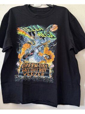 Hella Mega Tour Green Day Fall Out Boy Weezer Concert T-Shirt